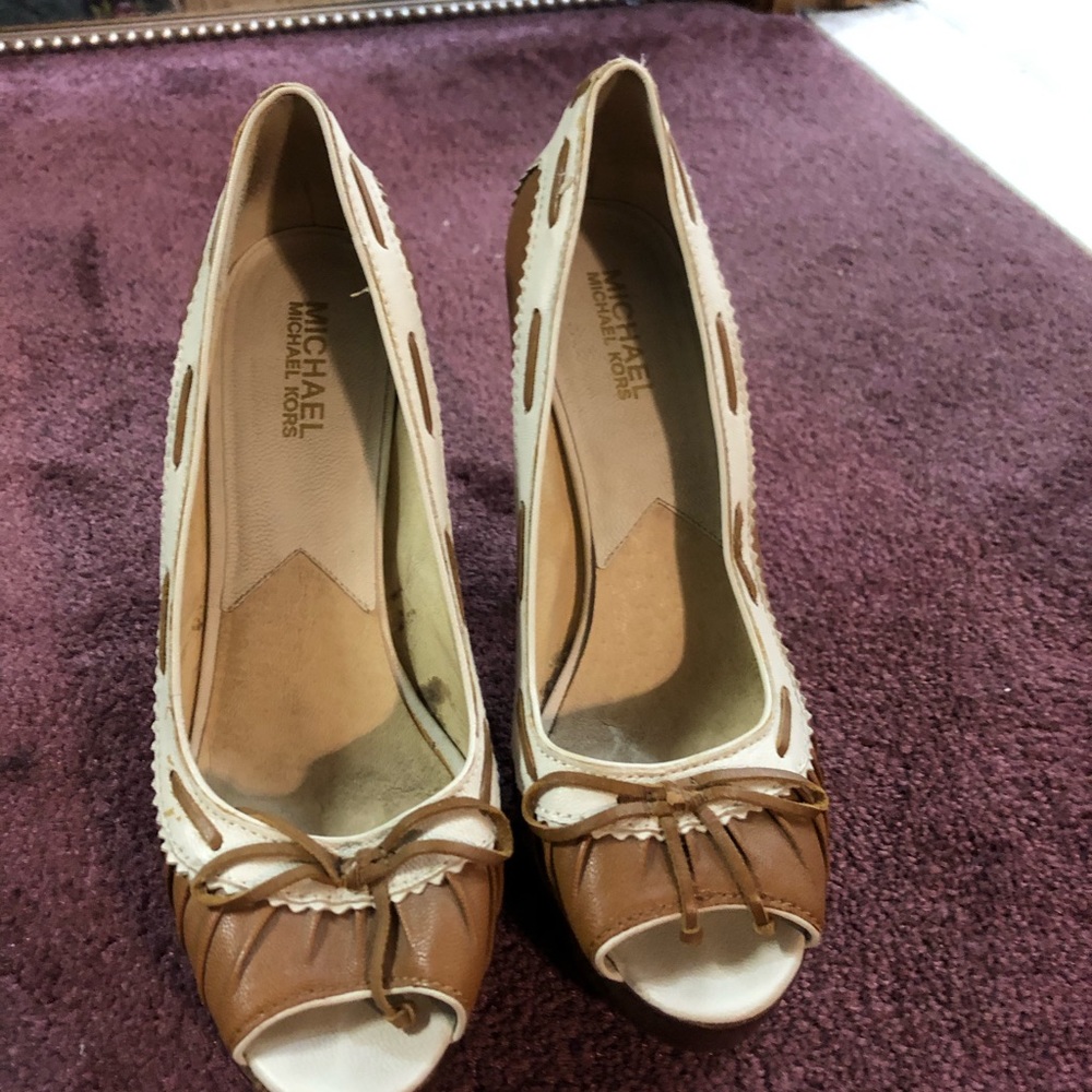 Michael Kors 2 tone pumps